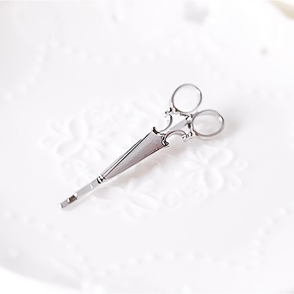 ⚜️[𝟯/$𝟭𝟴]⚜️Silver Scissors Hairpin NEW - Picture 4 of 9